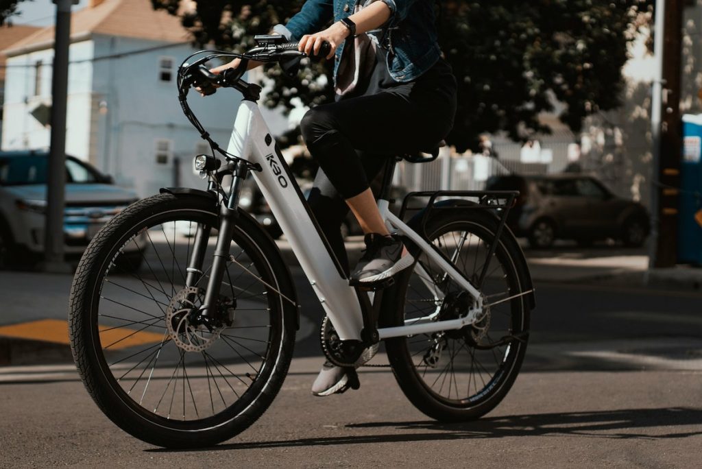 får man ladda elcykel i lägenhet